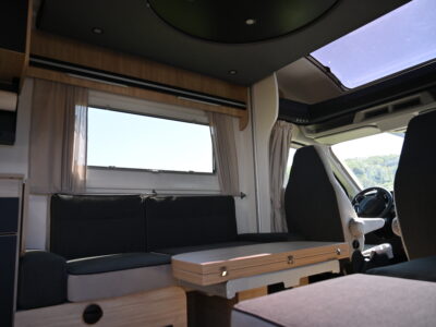 Neues Wohnmobil mieten und mit Hund reisen