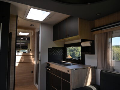 Neues Wohnmobil mieten und mit Hund reisen