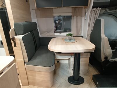 Teilintegrierter Automatik Challenger 287 Graphite Edition