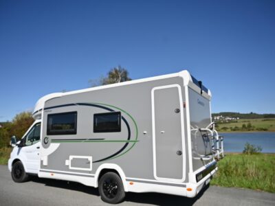 Neues Wohnmobil mieten und mit Hund reisen
