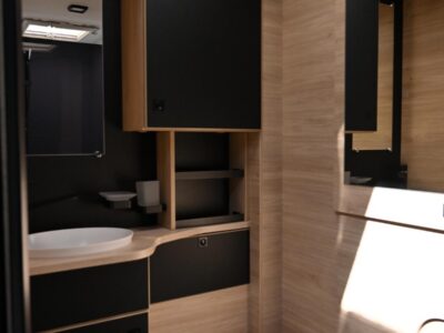 Neues Wohnmobil mieten und mit Hund reisen