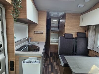 Weinsberg 600 Carahome DKG mit Klima & 6 Dreipunktgurten - ideal für den Familienurlaub