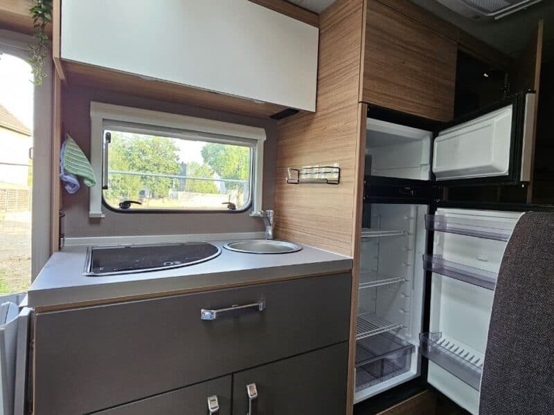 Weinsberg 600 Carahome DKG mit Klima & 6 Dreipunktgurten - ideal für den Familienurlaub