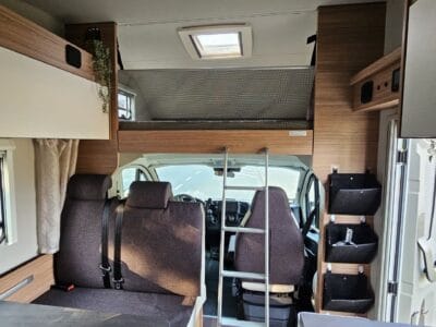 Weinsberg 600 Carahome DKG mit Klima & 6 Dreipunktgurten - ideal für den Familienurlaub