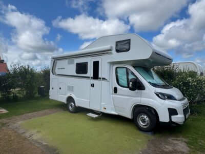 Weinsberg 600 Carahome DKG mit Klima & 6 Dreipunktgurten - ideal für den Familienurlaub