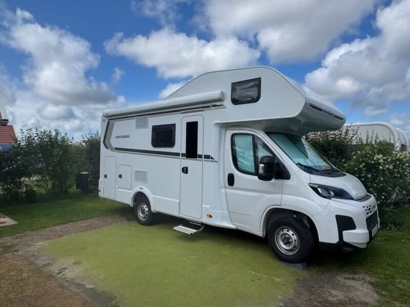 Weinsberg 600 Carahome DKG mit Klima & 6 Dreipunktgurten - ideal für den Familienurlaub